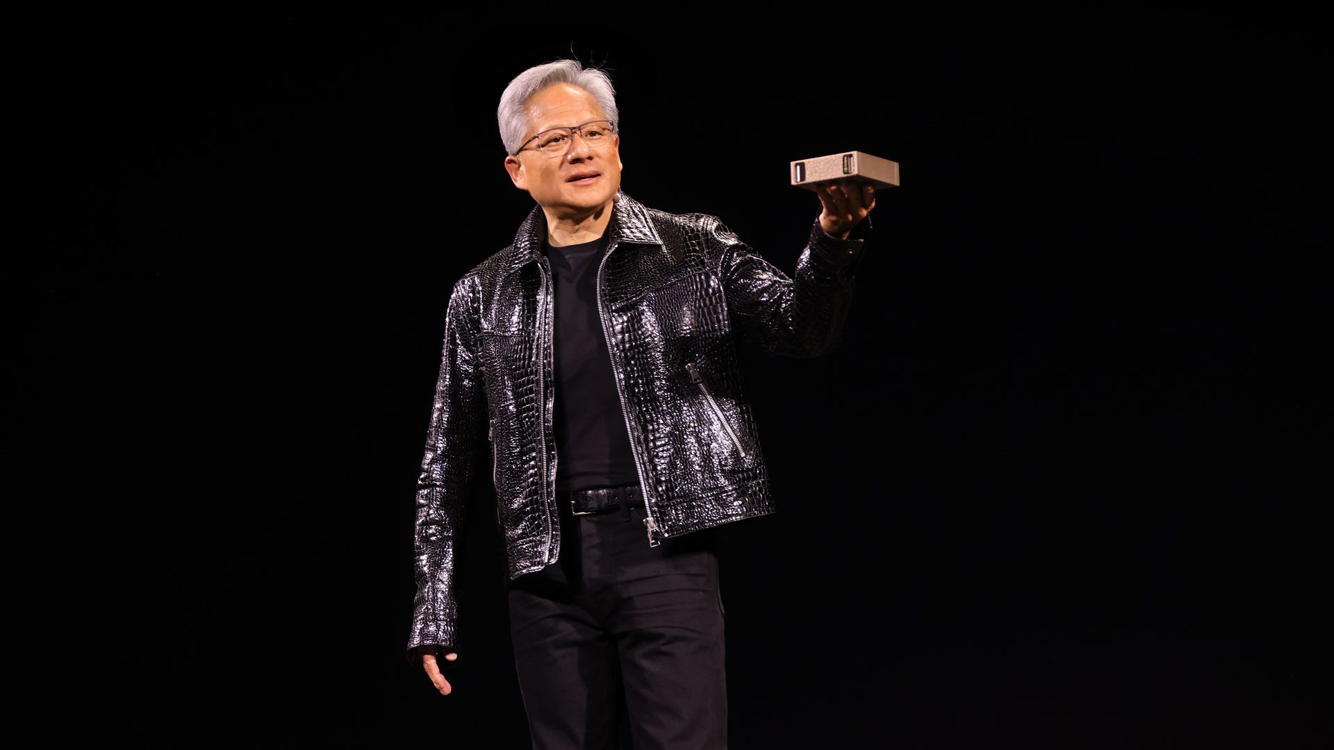 jensen-huang-keu-goi-giam-doc-dieu-hanh-o-lai-california-1.jpeg
